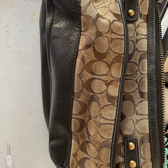 Handbags - Picture 6 of 7